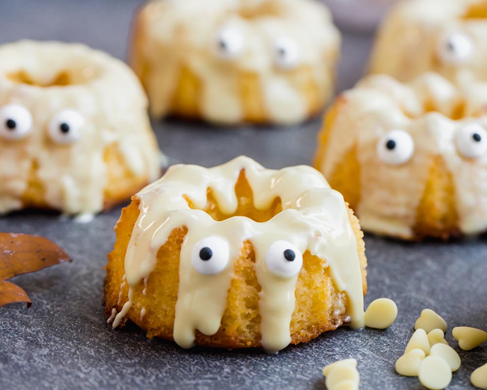 Halloween Cake Idea: Ghost Bundt Cakes