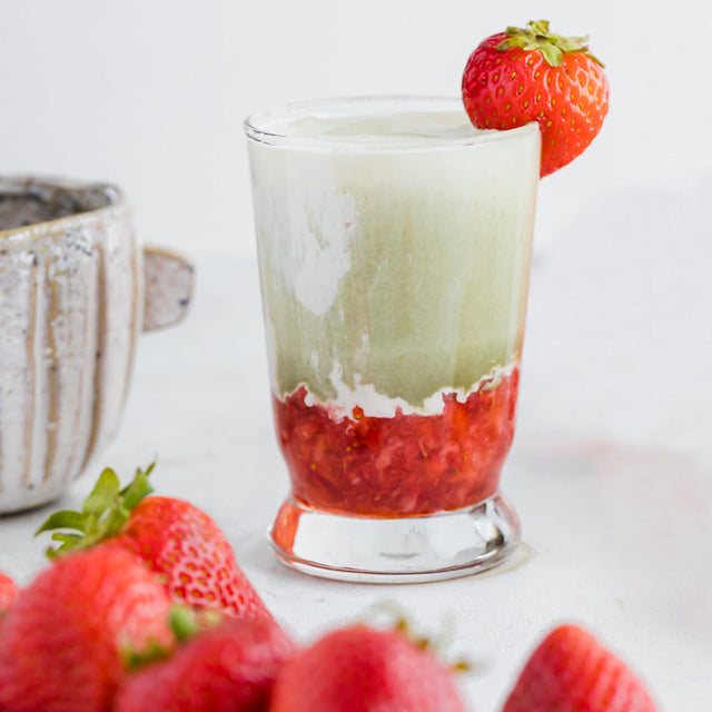 How to Make Easy Keto Strawberry Matcha Latte